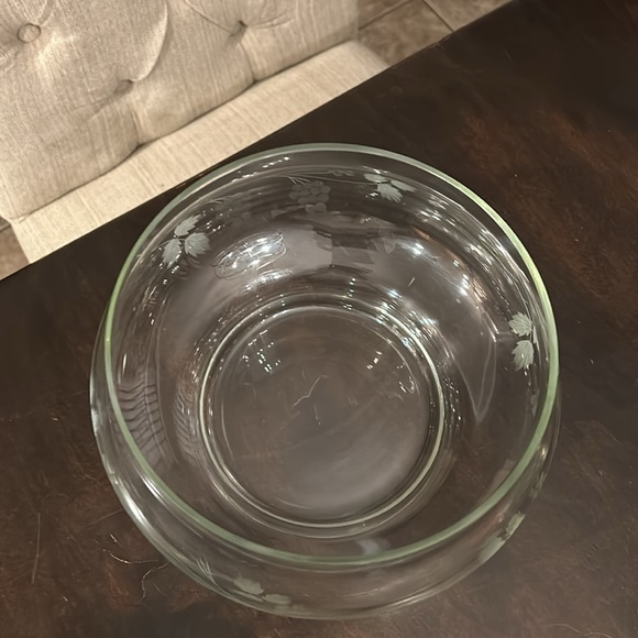 Beautiful crystal serving bowl- perfect condition. - Picture 4 of 8